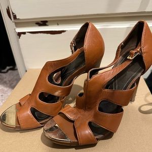 Tahari camel leather stilettos, gold accents, size 9